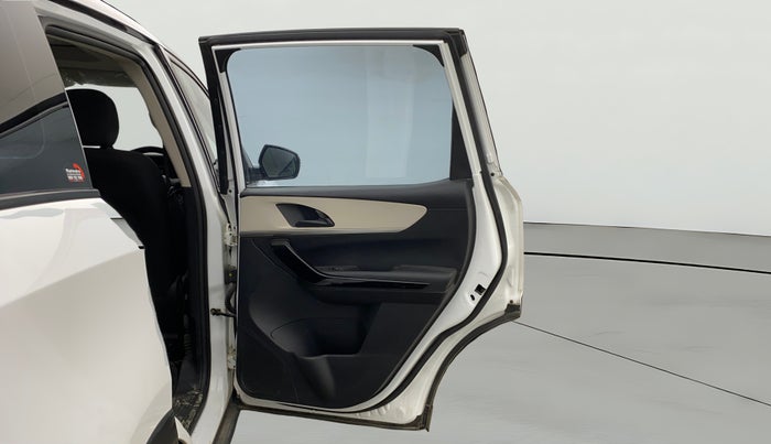 2023 Mahindra XUV700 AX 5 P MT 5 STR, Petrol, Manual, 26,910 km, RHS Rear Door