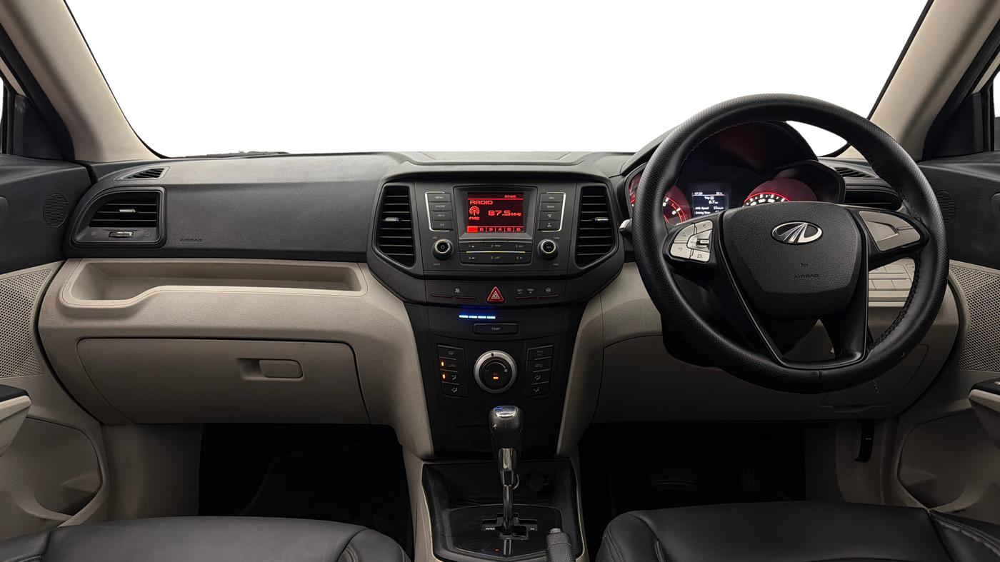 2022 Mahindra XUV300 W6 1.2 PETROL AMT, Petrol, Automatic, 1,12,140 km, Dashboard
