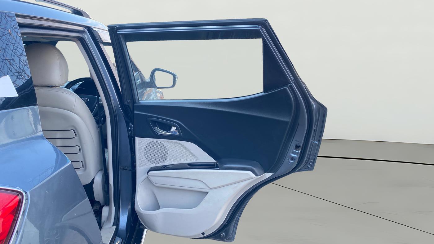 2021 Mahindra XUV300 W8 (O) 1.2 PETROL, Petrol, Manual, 47,115 km, RHS Rear Door