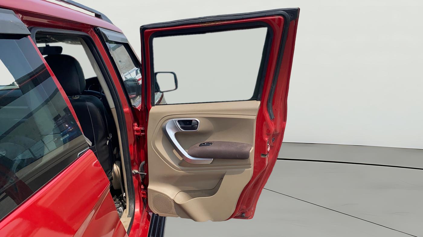 2017 Mahindra TUV300 T8, Diesel, Manual, 59,412 km, RHS Rear Door