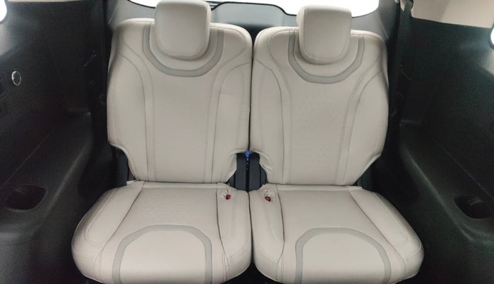 2023 Mahindra XUV700 AX 5 P MT 7 STR, Petrol, Manual, 13,935 km, Third Seat Row ( optional )