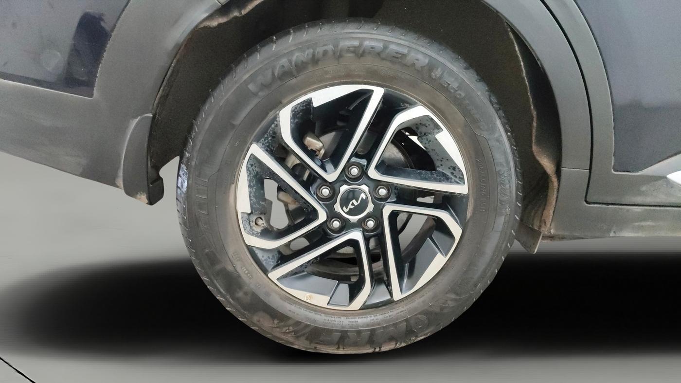 2022 KIA CARENS LUXURY PLUS 1.5 DIESEL AT 7 STR, Diesel, Automatic, 27,753 km, Right Rear Wheel