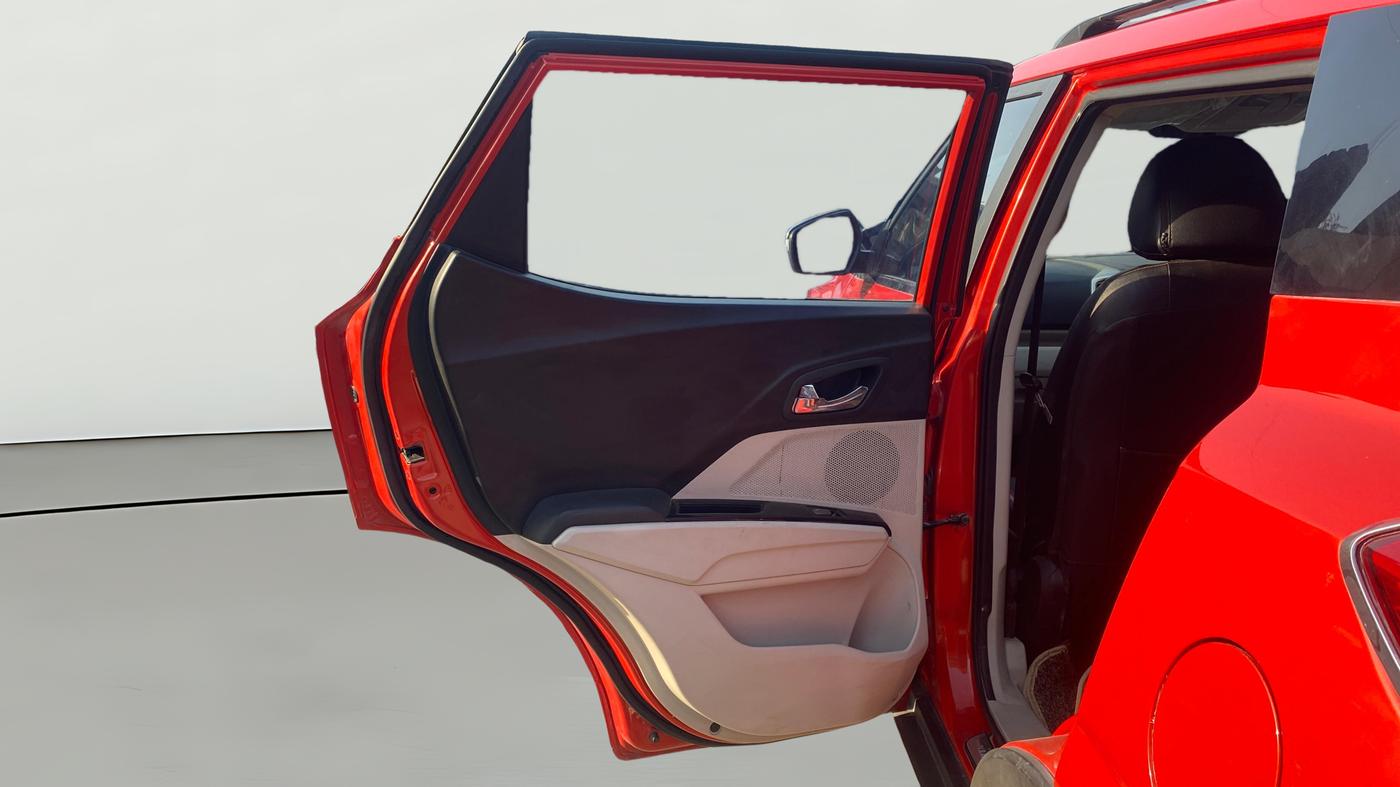 2020 Mahindra XUV300 W8 1.2 PETROL, Petrol, Manual, 31,803 km, LHS Rear Door