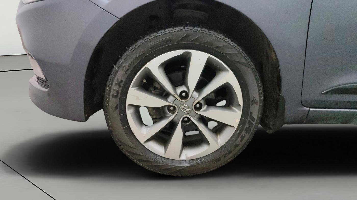 2016 Hyundai Elite i20 ASTA 1.2, Petrol, Manual, 1,03,459 km, Left Front Wheel