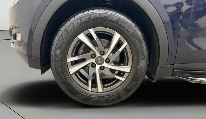 2022 Mahindra XUV700 AX 5 P MT 7 STR, Petrol, Manual, 38,236 km, Left Front Wheel