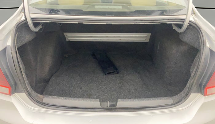 2016 Volkswagen Vento HIGHLINE PETROL AT, Petrol, Automatic, 52,937 km, Boot Open Zoomed View