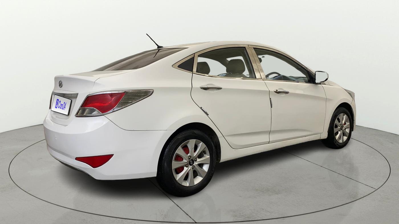 2015 Hyundai Verna FLUIDIC 4S 1.6 VTVT S, CNG, Manual, 71,680 km, Right Back Diagonal