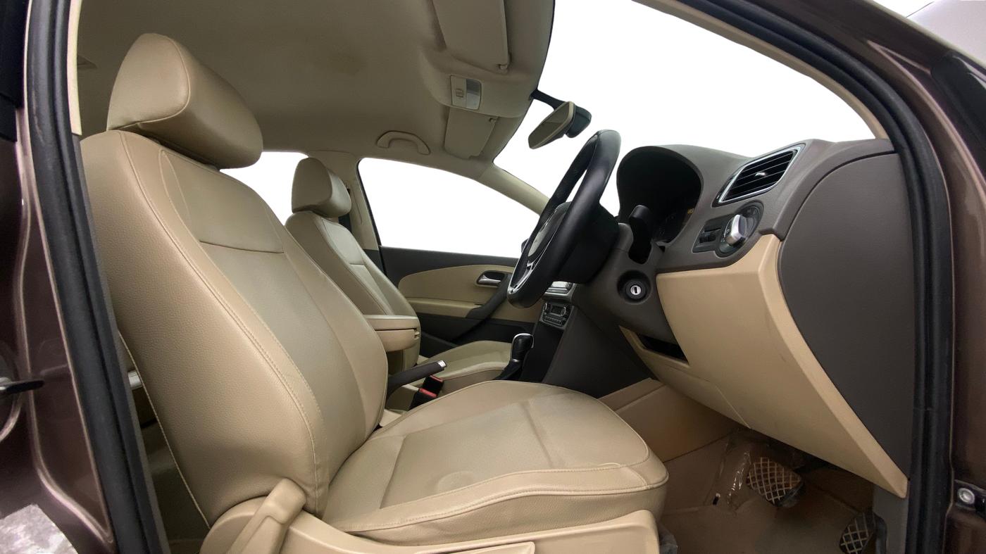 2016 Volkswagen Vento COMFORTLINE 1.2 TSI AT, Petrol, Automatic, 62,130 km, Right Side Front Door Cabin