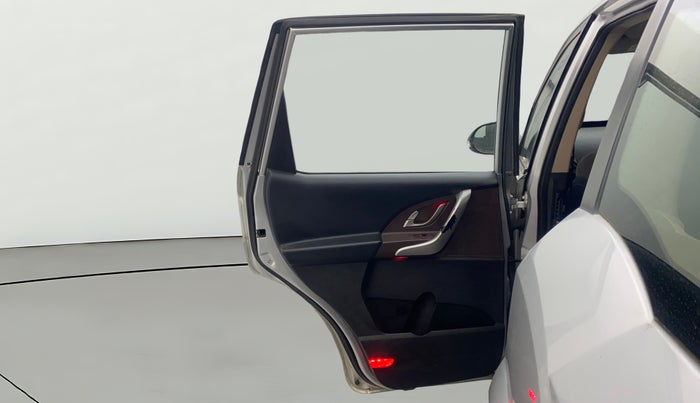 2013 Mahindra XUV500 W6, Diesel, Manual, 1,20,365 km, LHS Rear Door