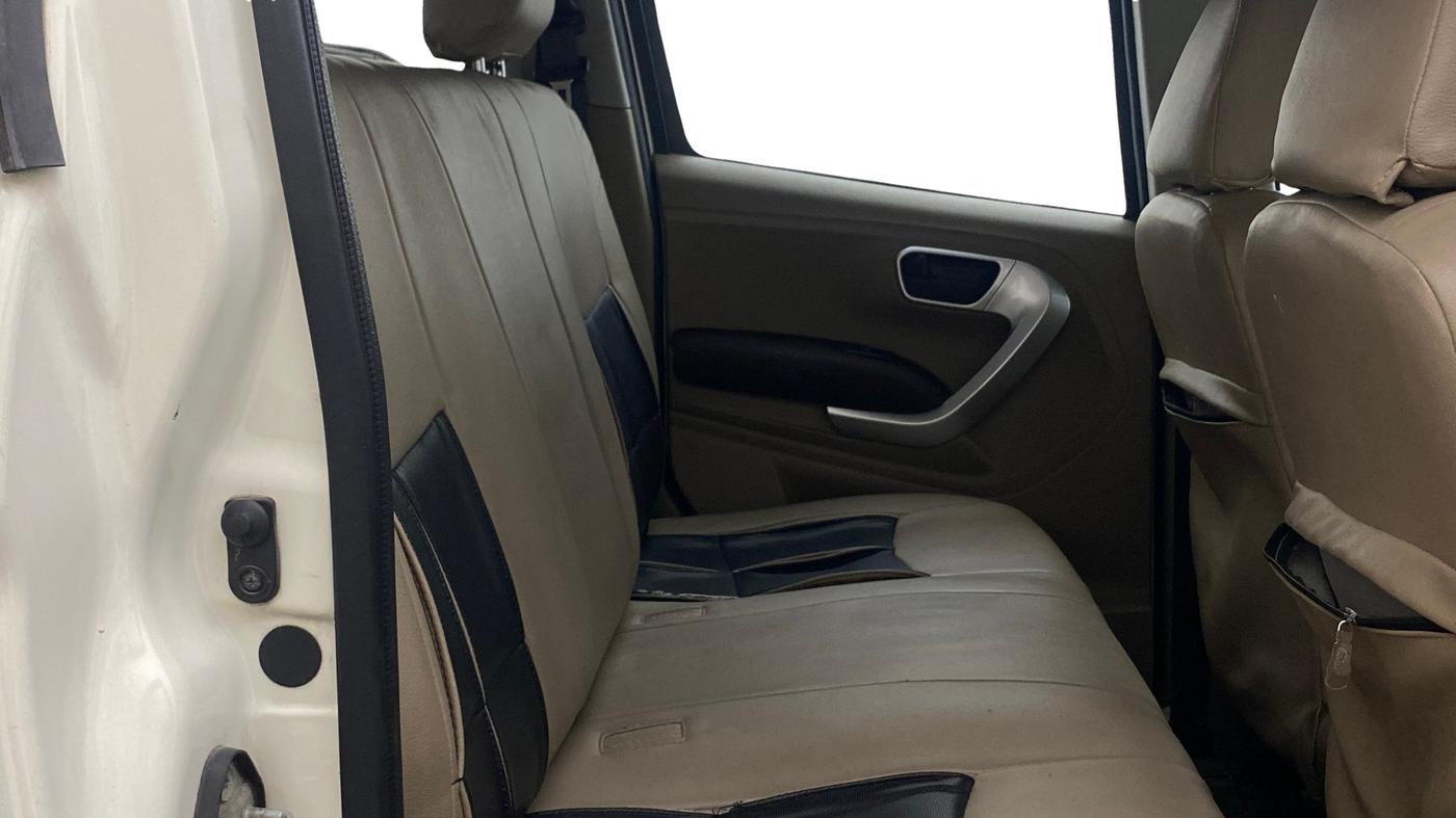 2017 Mahindra TUV300 T8, Diesel, Manual, 71,150 km, Right Side Rear Door Cabin
