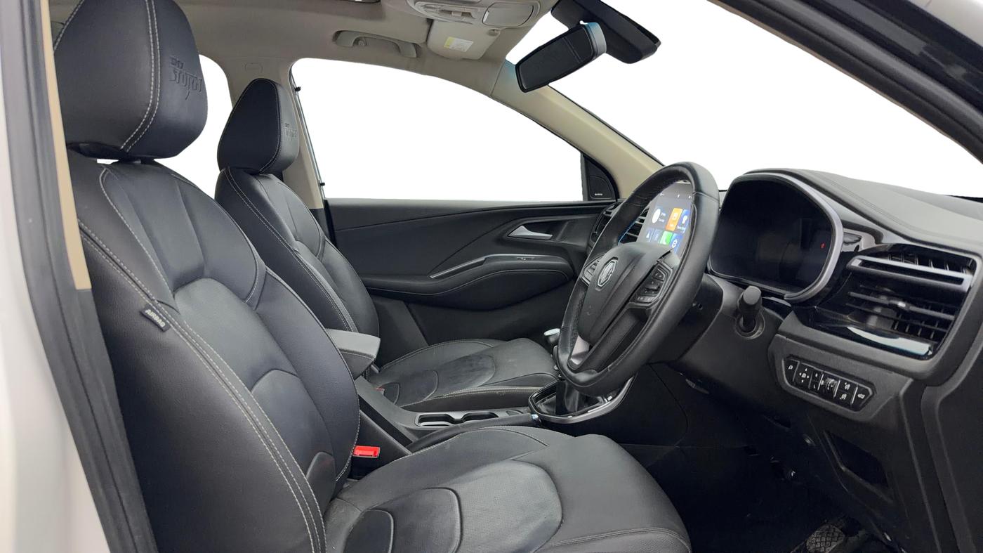 2024 MG HECTOR PLUS Sharp Pro Snowstorm 2.0 Turbo MT 7 STR, Diesel, Manual, 21,040 km, Right Side Front Door Cabin