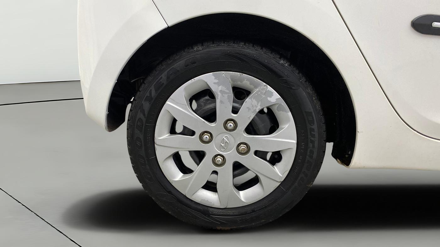 2018 Hyundai Eon SPORTZ, Petrol, Manual, 22,380 km, Right Rear Wheel