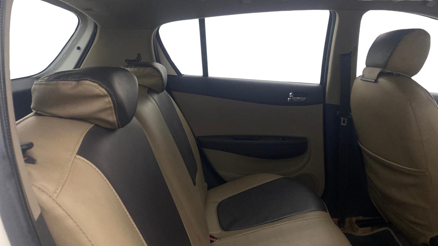 2013 Hyundai i20 SPORTZ 1.2, Petrol, Manual, 85,940 km, Right Side Rear Door Cabin