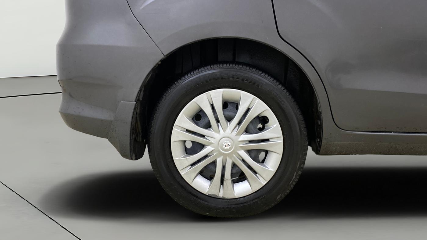 2017 Maruti Ertiga VXI CNG, CNG, Manual, 1,01,588 km, Right Rear Wheel