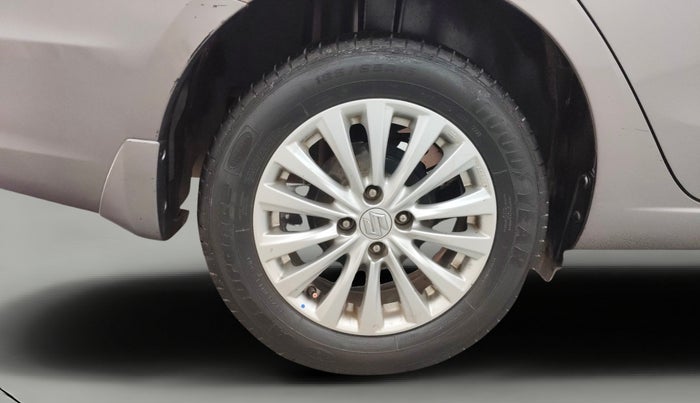 2015 Maruti Ciaz ZXI, Petrol, Manual, 1,09,702 km, Right Rear Wheel