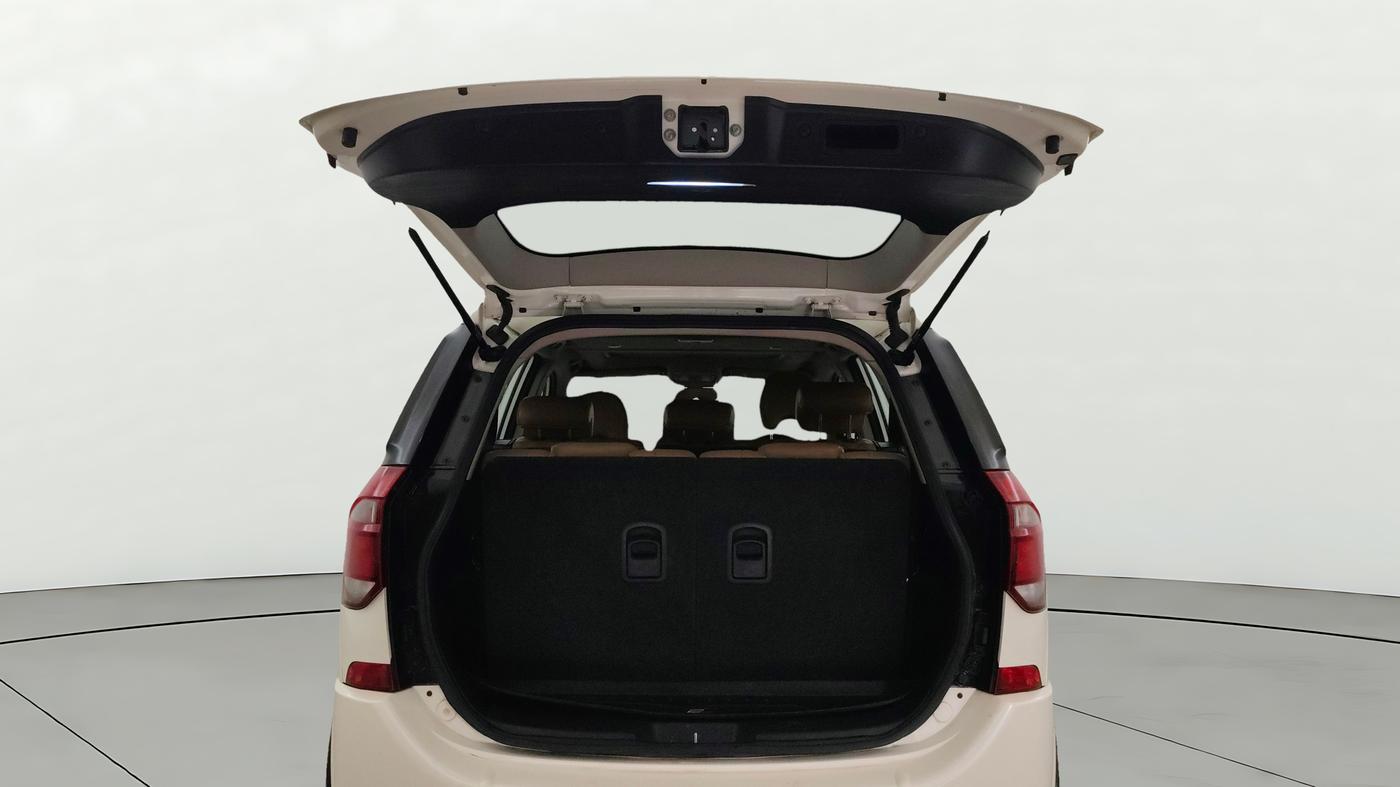 2021 Mahindra XUV500 W11 AT, Diesel, Automatic, 64,516 km, Boot Door Open
