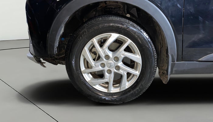 2024 Mahindra XUV300 W8 1.2 PETROL, Petrol, Manual, 1,084 km, Left Front Wheel