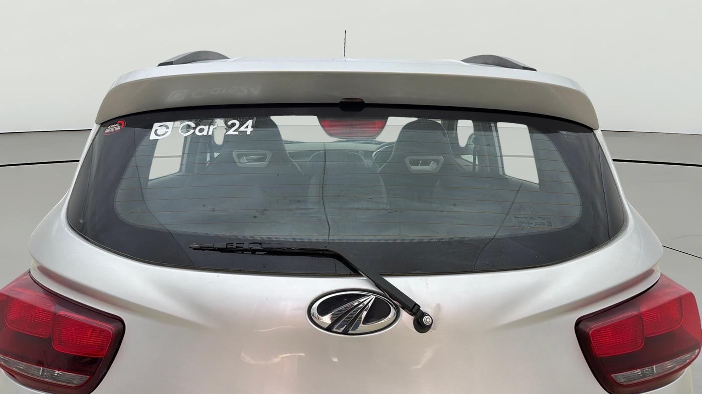 2017 Mahindra Kuv100 K8 6 STR, Petrol, Manual, 47,077 km, Rear Windshield