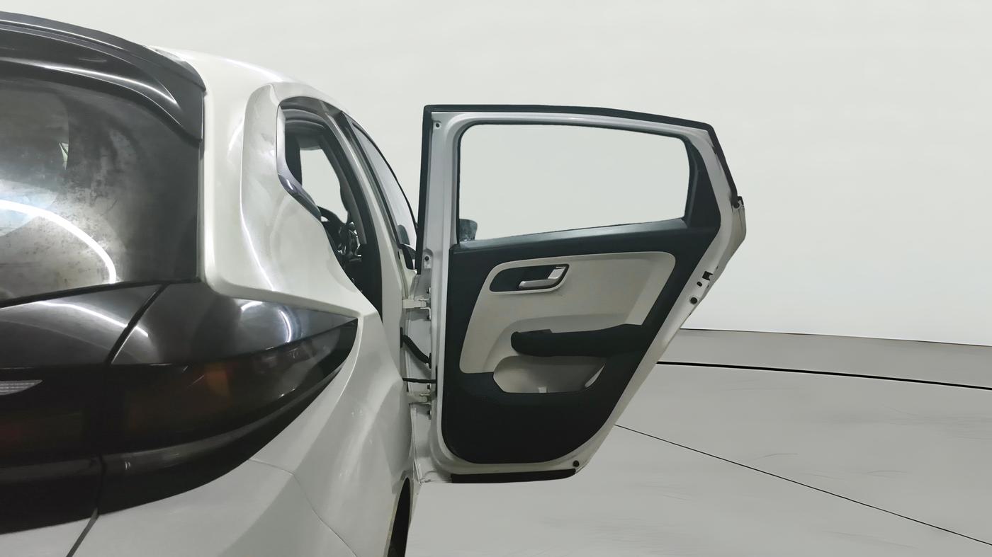 2023 Tata ALTROZ XZ PLUS SUNROOF CNG, CNG, Manual, 70,214 km, RHS Rear Door