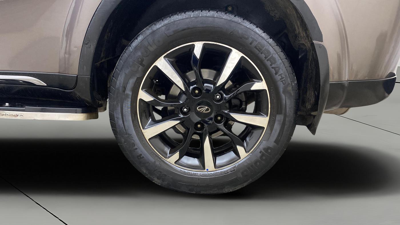 2019 Mahindra XUV500 W11 AT, Diesel, Automatic, 73,796 km, Left Rear Wheel