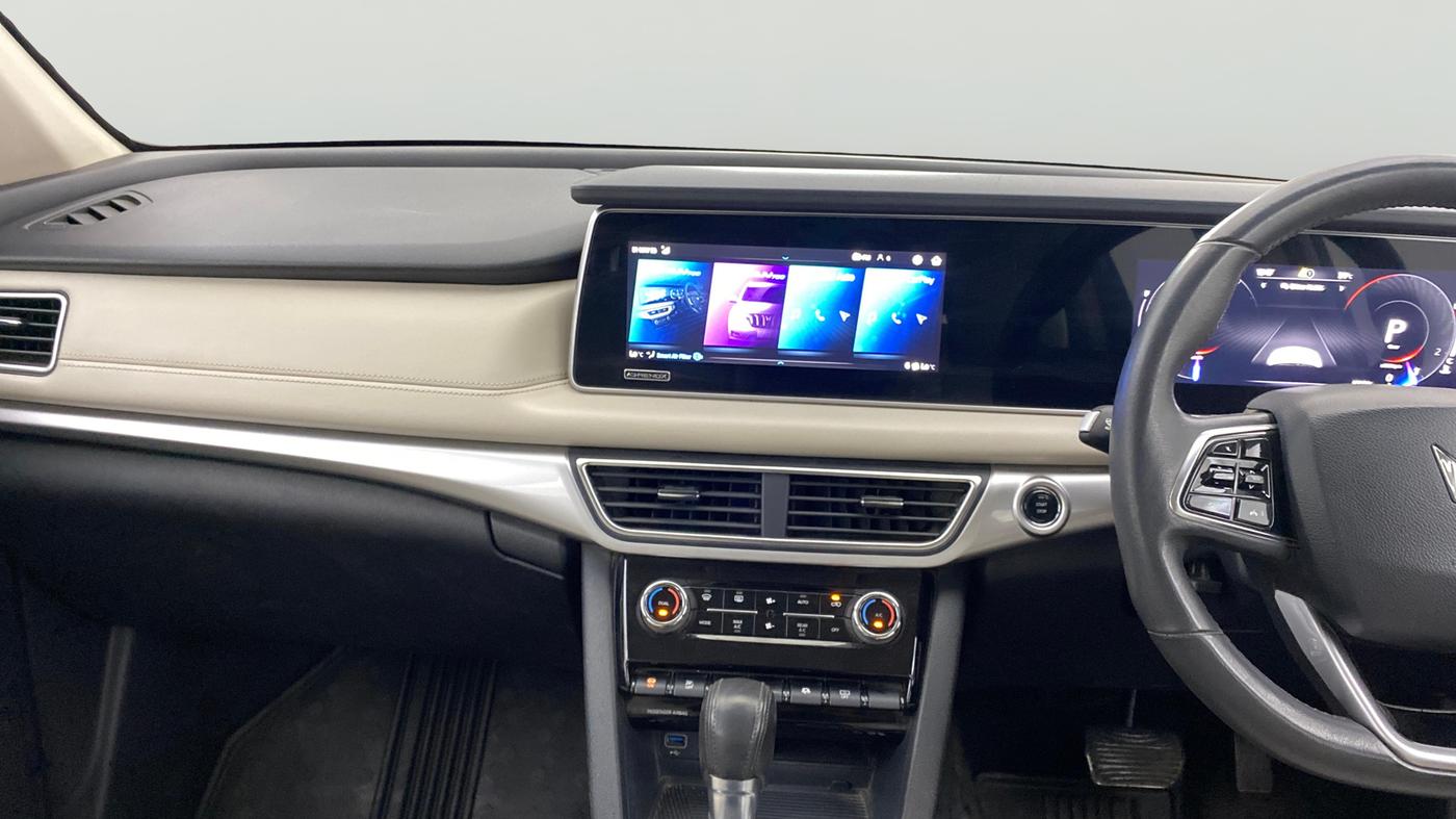 2021 Mahindra XUV700 AX 7 LUXURY P AT 7 STR, Petrol, Automatic, 47,374 km, Air Conditioner