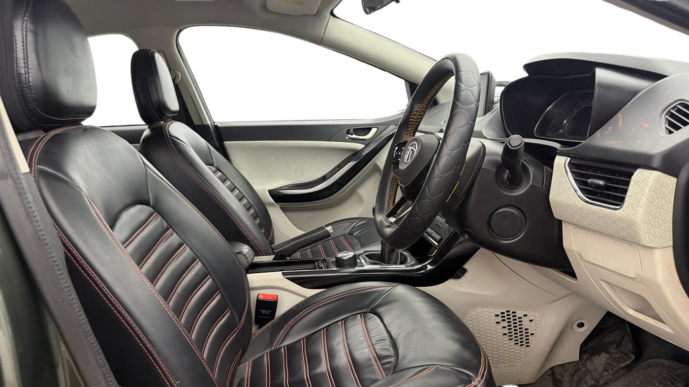 2022 Tata NEXON XZ PLUS (PREMIUM) PETROL JET, Petrol, Manual, 91,201 km, Right Side Front Door Cabin