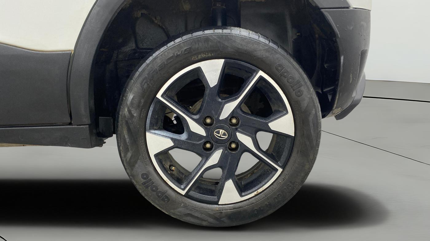 2022 Tata PUNCH CREATIVE  MT, Petrol, Manual, 1,04,764 km, Left Rear Wheel