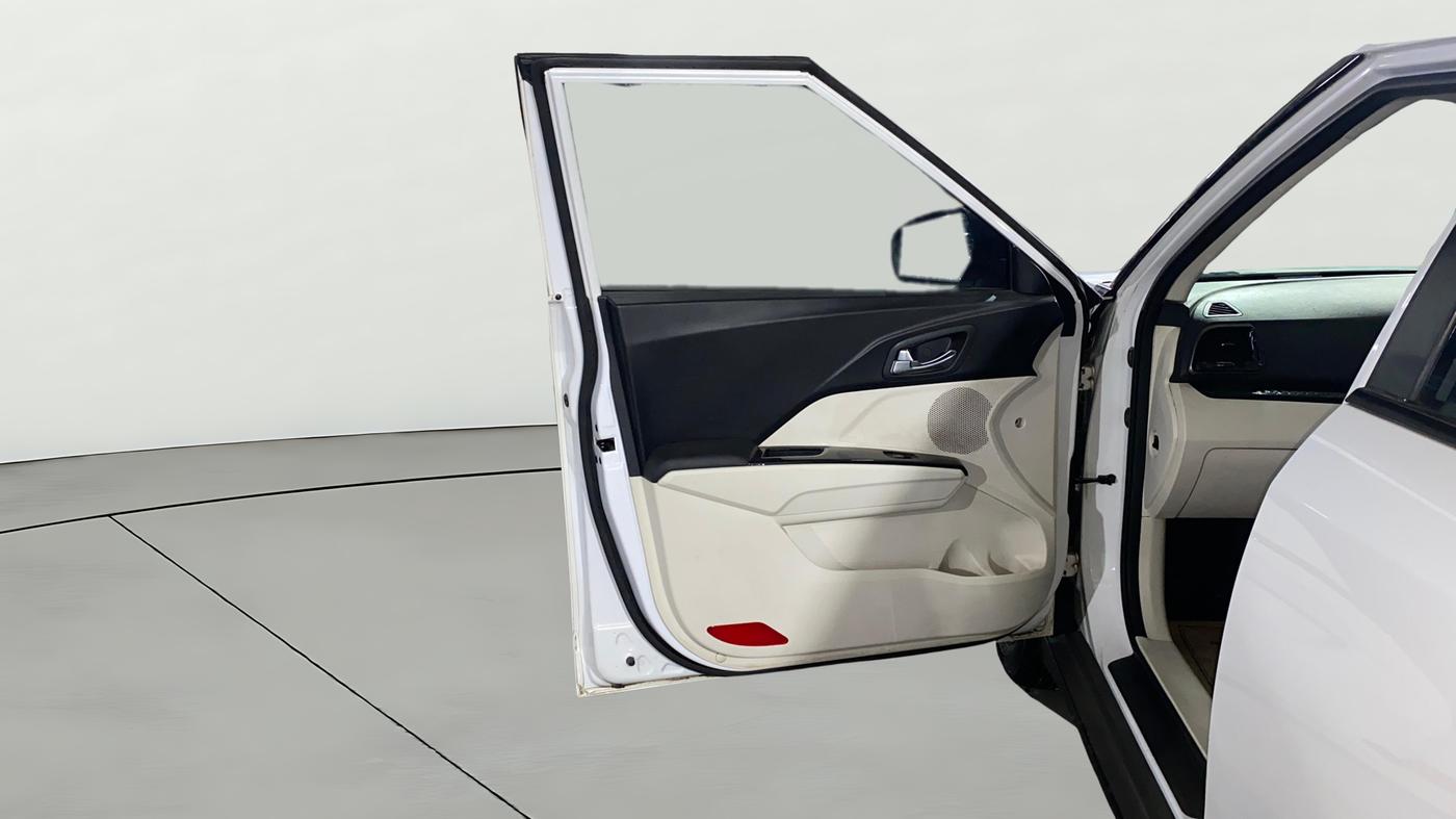 2024 Mahindra XUV 3XO AX5 1.2 L TCMPFI AT, Petrol, Automatic, 31,685 km, LHS Front Door