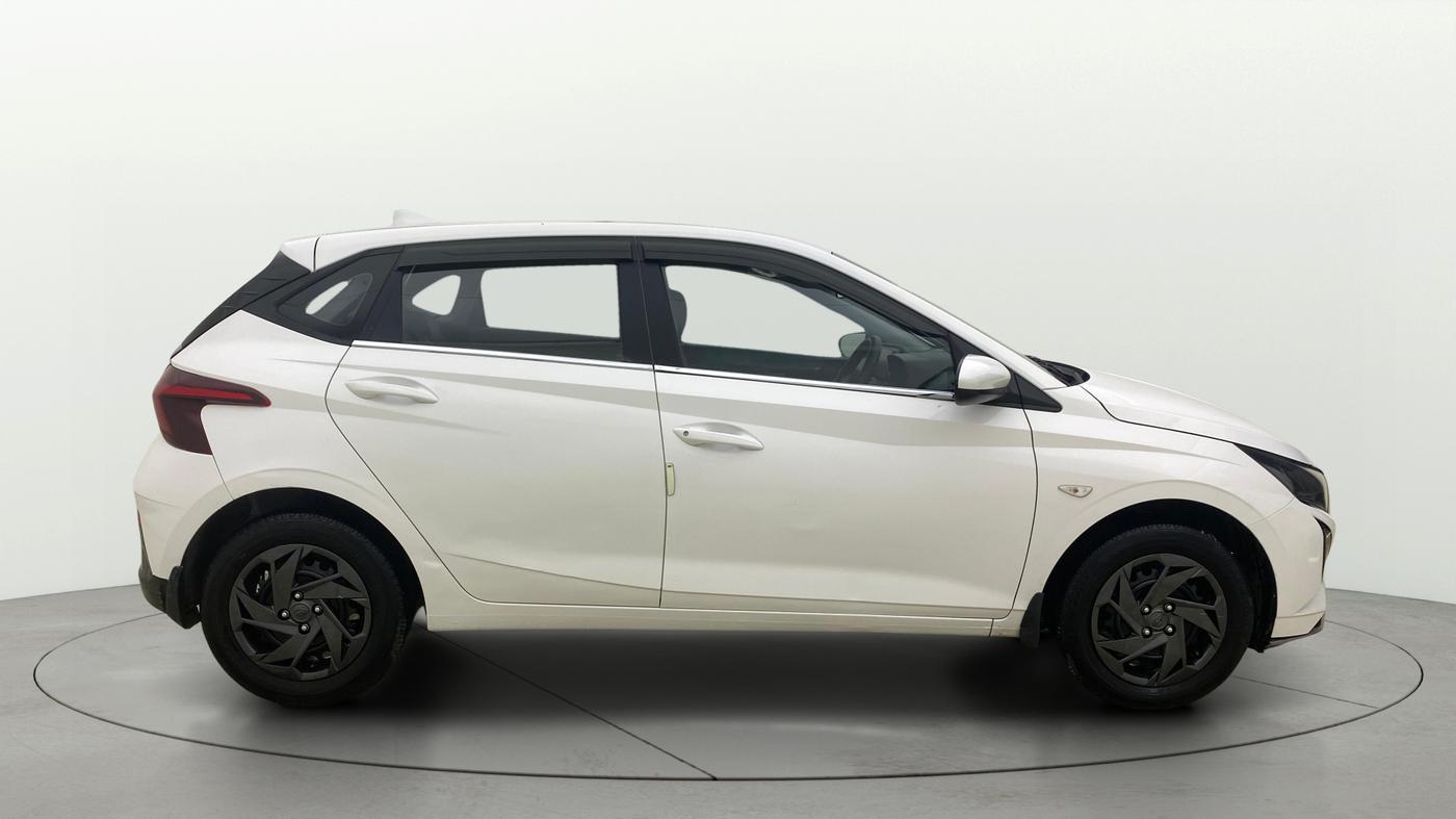 2024 Hyundai NEW I20 MAGNA 1.2 MT, Petrol, Manual, 34,676 km, Right Side View