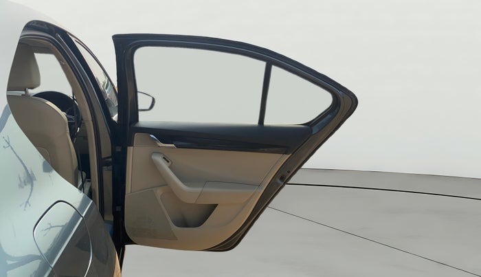 2018 Skoda Octavia 2.0 TDI L&K AT, Diesel, Automatic, 1,47,825 km, RHS Rear Door