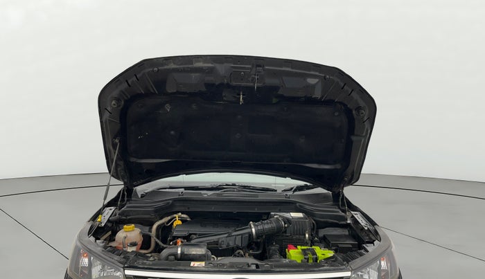 2021 Mahindra XUV300 W6 1.2 PETROL, Petrol, Manual, 1,18,148 km, Open Bonet