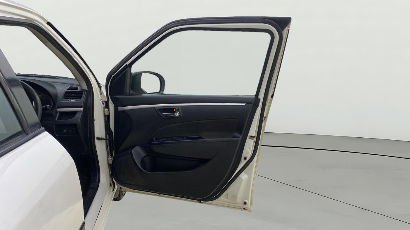 2013 Maruti Swift VXI, Petrol, Manual, 82,819 km, RHS Front Door