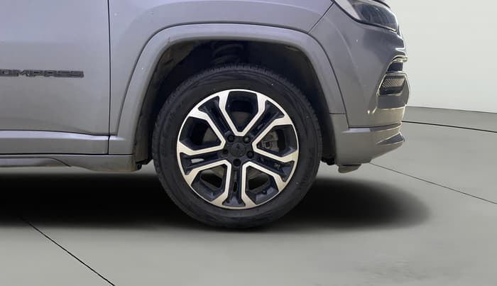 2021 Jeep Compass MODEL S (O) DIESEL 4X4 AT, Diesel, Automatic, 1,05,152 km, Right Front Wheel