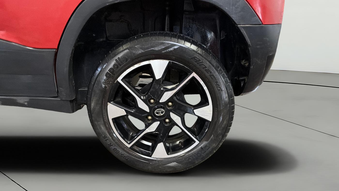 2022 Tata PUNCH  ACCOMPLISHED AMT CAMO EDITION, Petrol, Automatic, 33,734 km, Left Rear Wheel