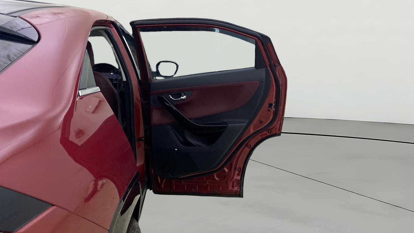 2025 Tata Curvv Accomplished S 1.2 Petrol 7DCA, Petrol, Automatic, 4,303 km, RHS Rear Door