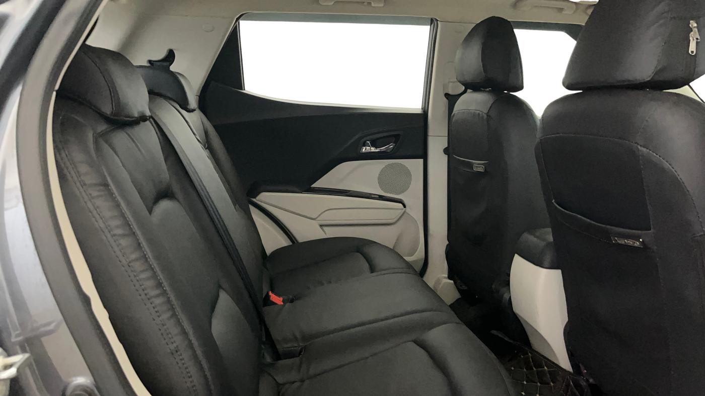 2022 Mahindra XUV300 W8 1.5 DIESEL, Diesel, Manual, 25,448 km, Right Side Rear Door Cabin