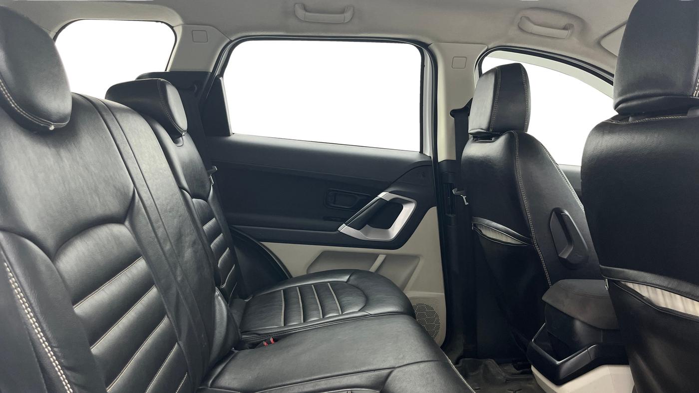 2021 Tata Safari XMA, Diesel, Automatic, 86,887 km, Right Side Rear Door Cabin