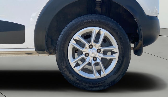 2022 Renault TRIBER RXT, Petrol, Manual, 89,906 km, Left Rear Wheel