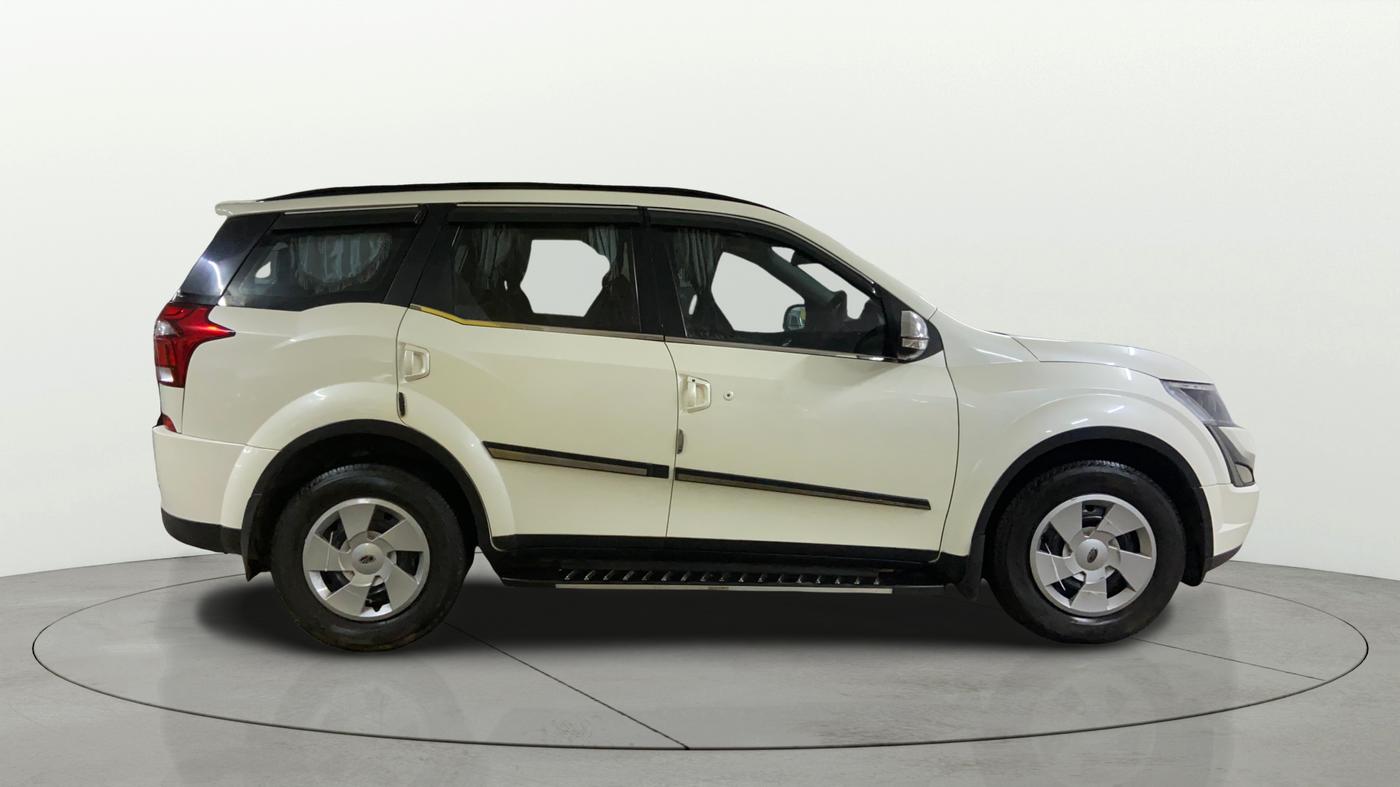 2020 Mahindra XUV500 W7, Diesel, Manual, 30,472 km, Right Side View