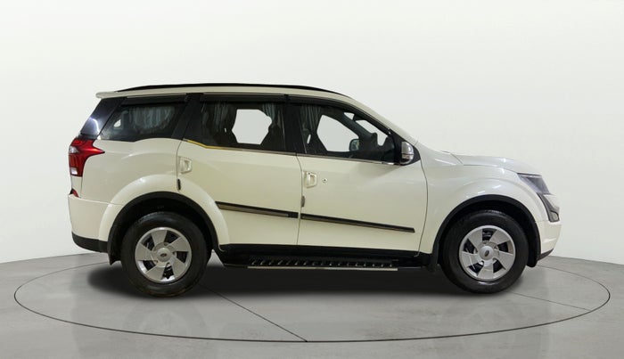 2020 Mahindra XUV500 W7, Diesel, Manual, 30,379 km, Right Side View