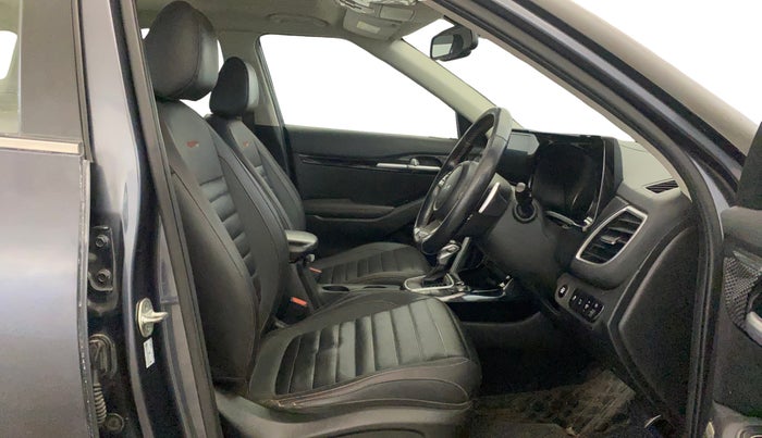 2021 KIA SELTOS GTX PLUS AT 1.5 DIESEL, Diesel, Automatic, 99,116 km, Right Side Front Door Cabin