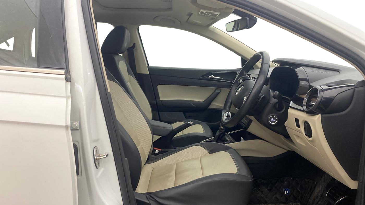 2022 Skoda SLAVIA STYLE 1.5L TSI DSG, Petrol, Automatic, 33,388 km, Right Side Front Door Cabin