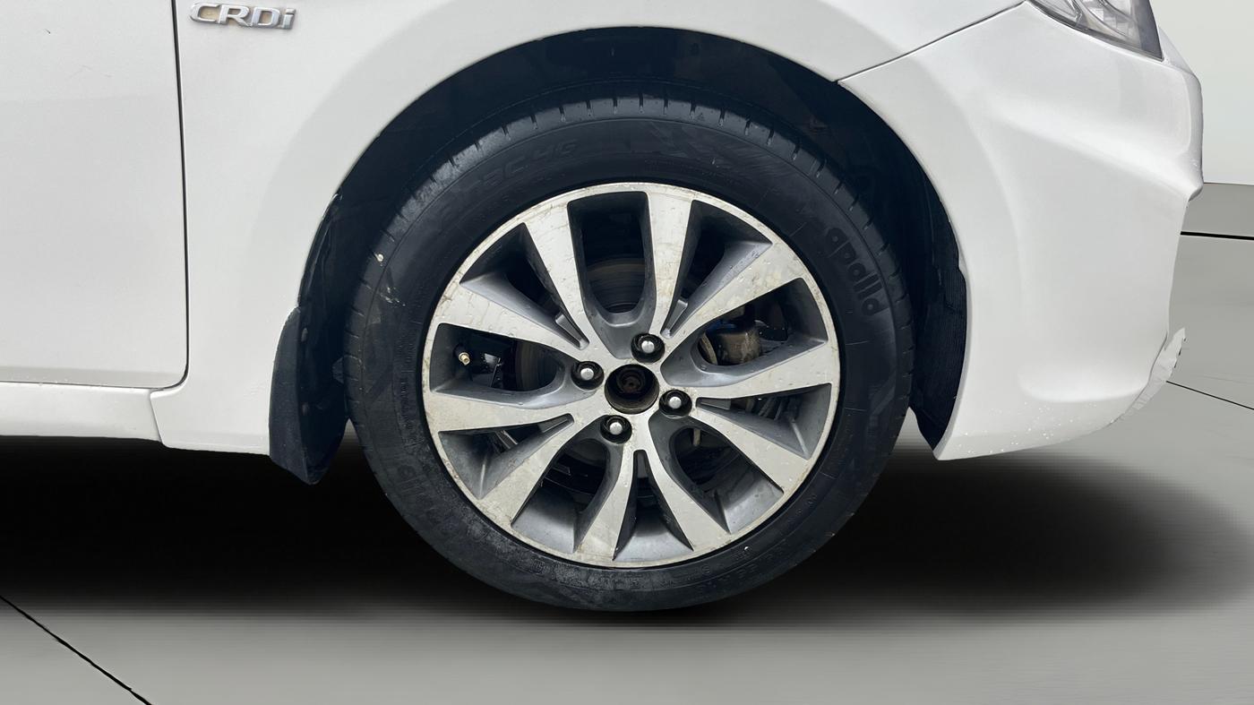 2014 Hyundai Verna FLUIDIC 1.6 CRDI SX OPT, Diesel, Manual, 81,619 km, Right Front Wheel