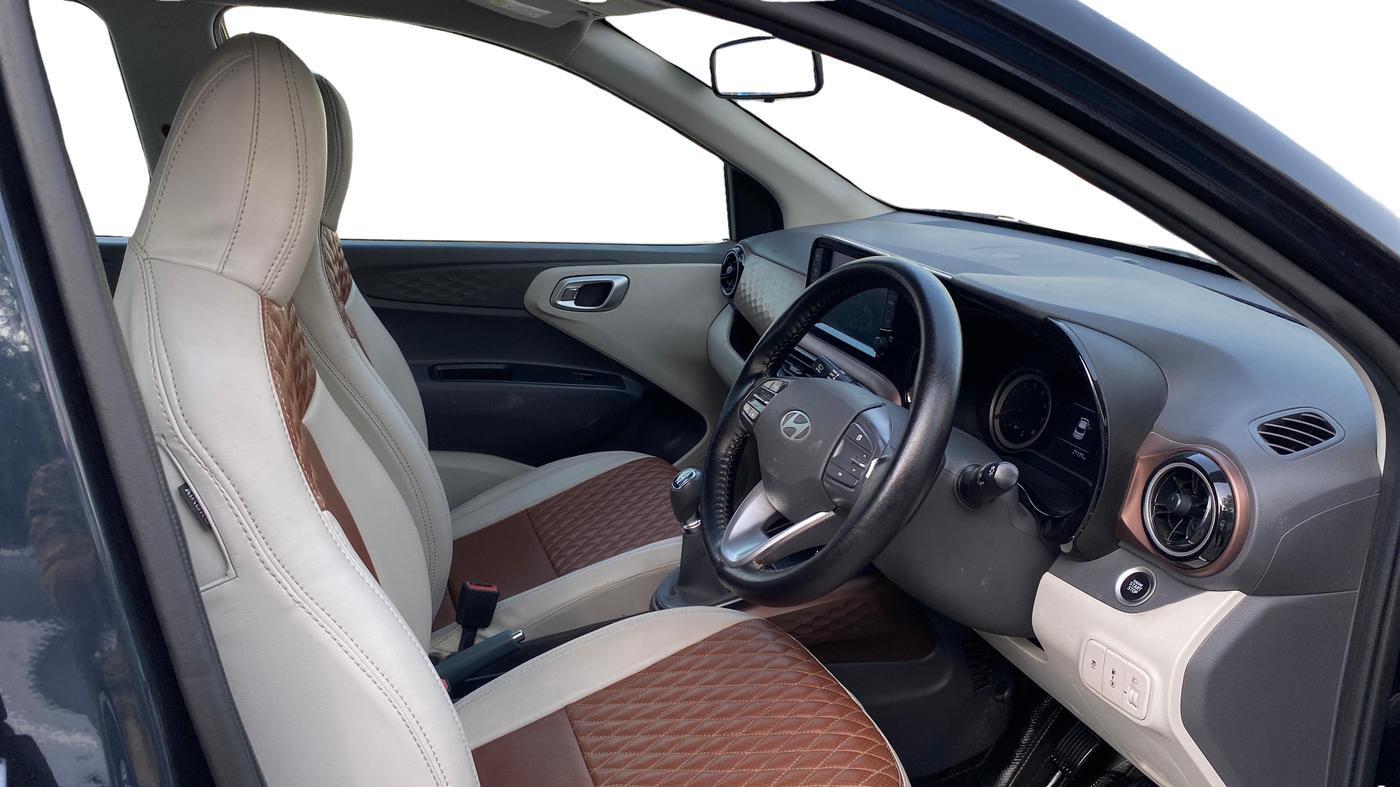 2024 Hyundai AURA SX 1.2 CNG, CNG, Manual, 27,116 km, Right Side Front Door Cabin