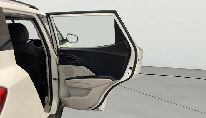 2022 Mahindra XUV300 W6 1.2 PETROL AMT, Petrol, Automatic, 35,398 km, RHS Rear Door