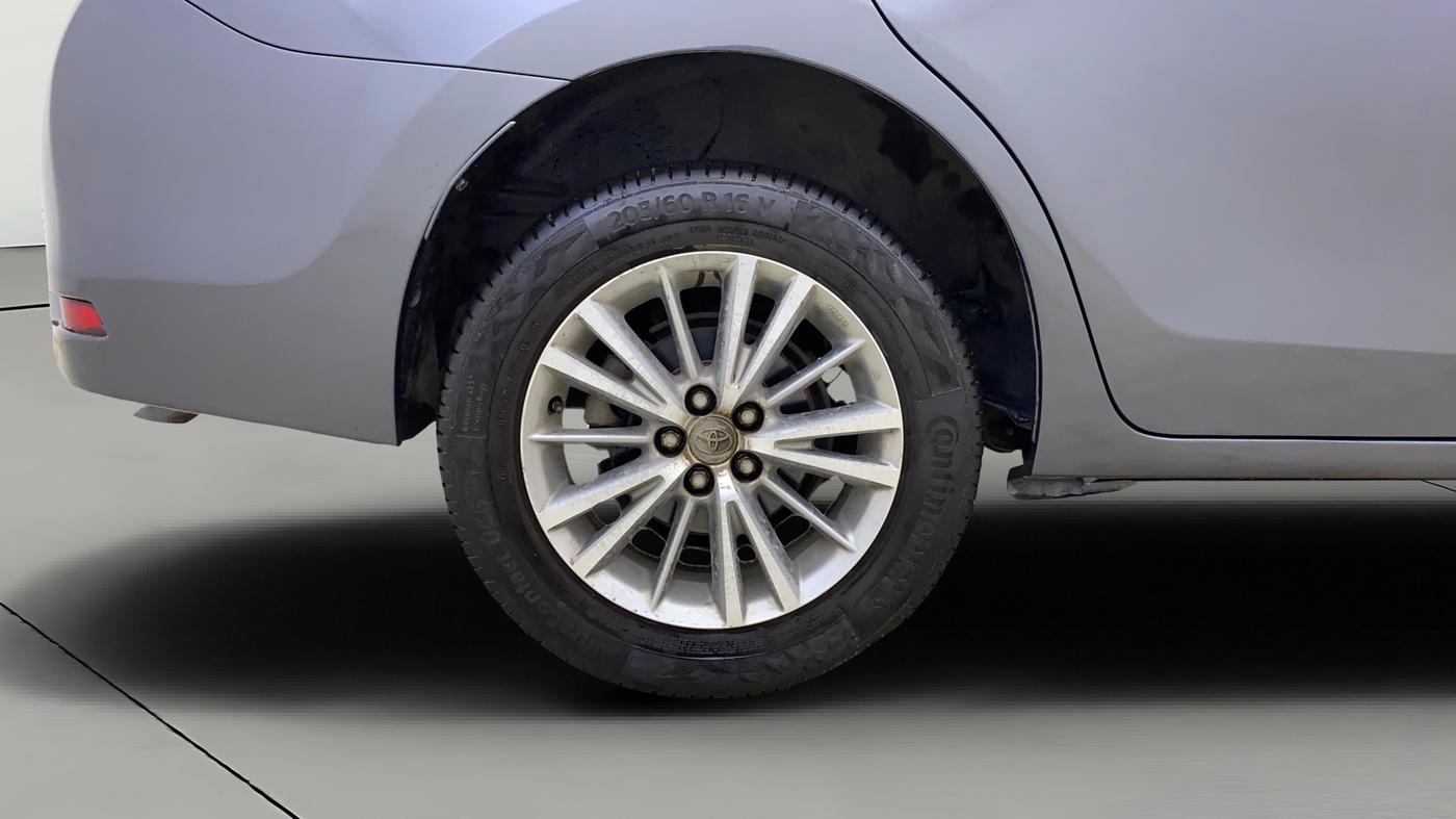 2014 Toyota Corolla Altis VL CVT PETROL, Petrol, Automatic, 1,32,528 km, Right Rear Wheel