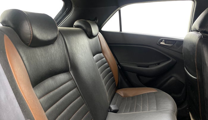 2017 Hyundai Elite i20 ASTA 1.4 CRDI DUAL TONE, Diesel, Manual, 94,892 km, Right Side Rear Door Cabin