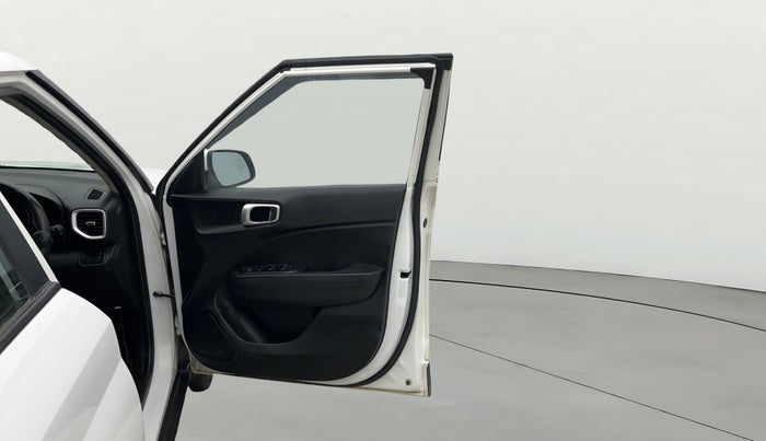 2021 Hyundai VENUE S 1.2, Petrol, Manual, 53,312 km, RHS Front Door