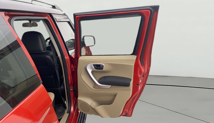 2017 Mahindra TUV300 T10, Diesel, Manual, 60,295 km, RHS Rear Door