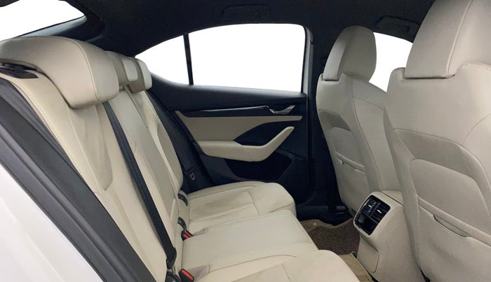 2022 Skoda Octavia STYLE 2.0, Petrol, Automatic, 43,532 km, Right Side Rear Door Cabin